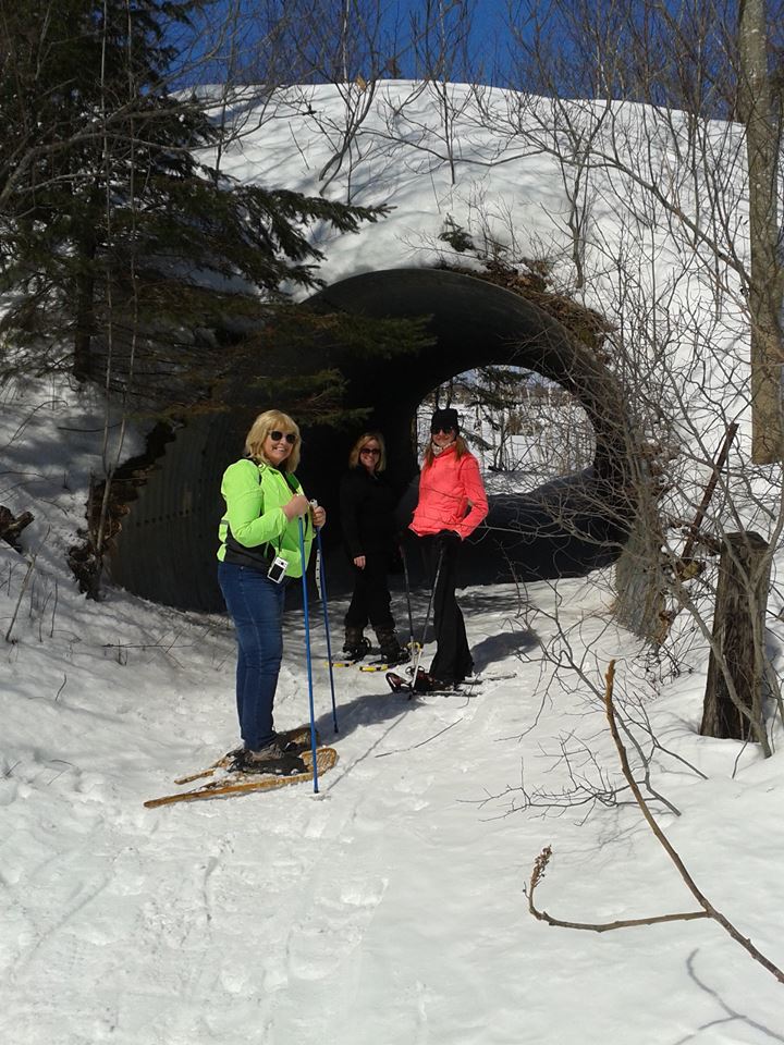 Girls snowshoe outing Noggins Farm